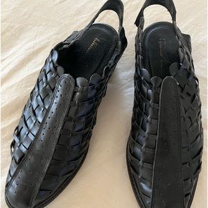 Harach style shoes. Soft leather and very comfortable.
